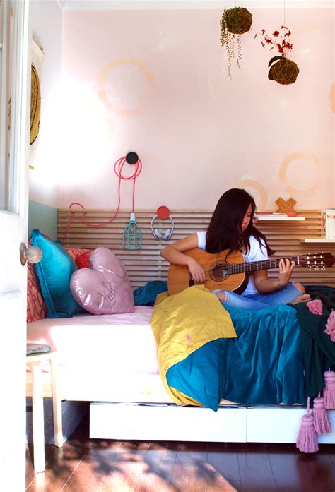 Here is now my extreme tiny room makeover! Tiny bedroom makeover: From little girl's room to teen ...
