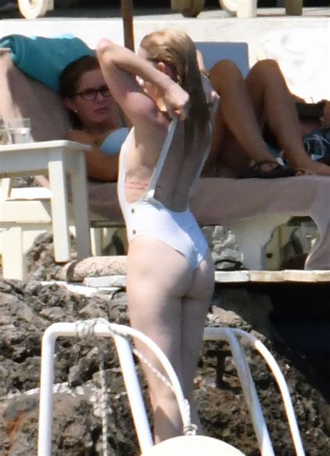 Amber Heard Showed Tits In Revealing Bikini At Amalfi Coast The