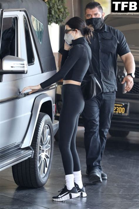 Kendall Jenner Flaunts Her Slender Figure And Cameltoe In La