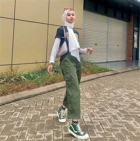 7 Ide Ootd Celana Cargo Dan Hijab Yang Santun Dan Bikin Penampilan Awet Muda Womantalk