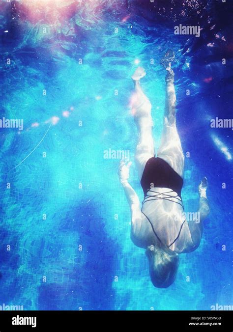 Woman Swimming Underwater Hi Res Stock Photography And Images Alamy