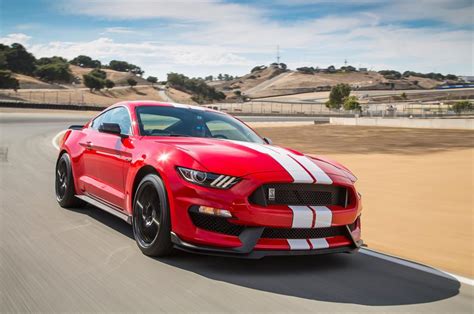 Ford Mustang Shelby Gt350r In Red Model Car In 118 Scale By Autoart