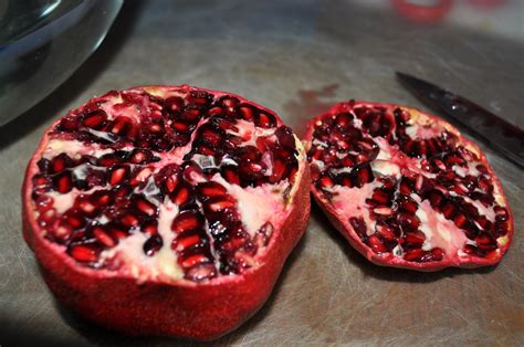 Michigan Cottage Cook: HOW TO TELL WHEN A POMEGRANATE IS RIPE.