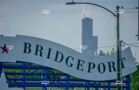 Welcome To Bridgeport Chicago Skyline In The Background Chistockimages Com