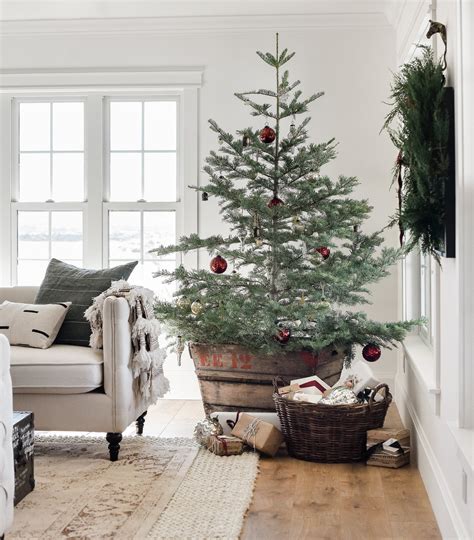 Farmhouse Christmas Decor Living Room And Tree Ideas — Boxwood Avenue