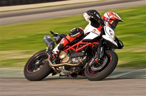 Design and look for the 2012 ducati hypermotard 1100 evo sp: 2011 Ducati Hypermotard 1100 EVO SP