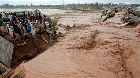 Residents Of Nowshera Told To Leave Their Homes Due To Massive Flood