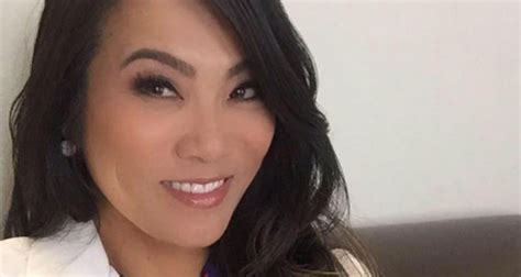Dr Pimple Popper Is Getting Her Own Tv Special Next Week