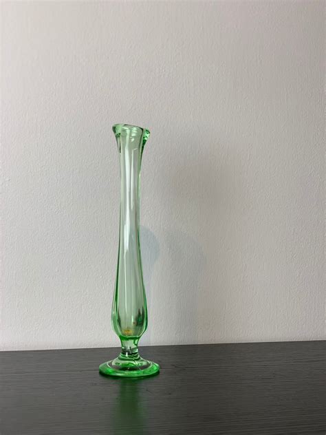1940’s Art Deco Mcm Stretched Swung Bud Vase Glass Mid Century Modern Elegant Uranium