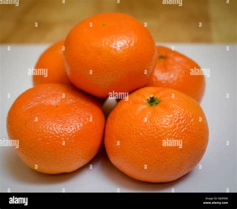 Five Oranges Hi Res Stock Photography And Images Alamy