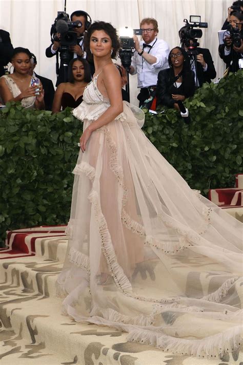 A Fake Photo Of Selena Gomez At The 2023 Met Gala Went Super Viral On
