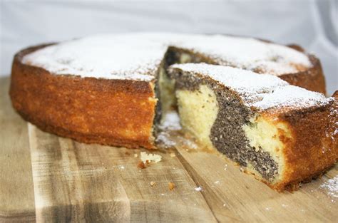 Die basis für den kuchen hier ist ein teig mit joghurt. Saftiger Mohnkuchen mit Joghurt - darjaswelt.de