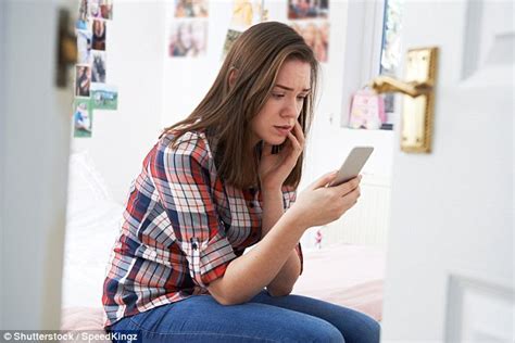 Youngsters Say Sending Naked Photos Is Fun Despite Knowing The Risks Daily Mail Online