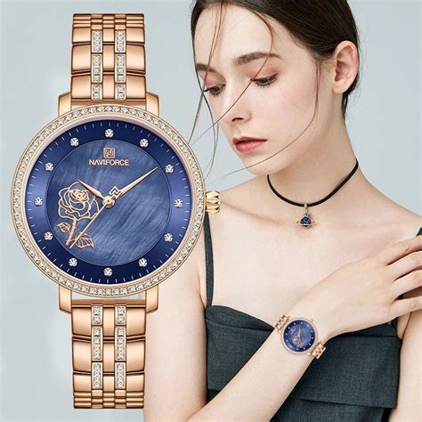 Montre Naviforce Femme Nv Bracelet En Acier Dor Cadran Bleu Fleur Design Luxueux
