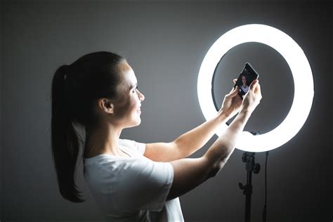Creating Tutorials Using A Ring Light With Stand Spectrum