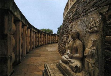 Stupa sanchi terletak di kota sanchi di distrik raisen, negara madhya pradesh, india, dan terletak sekitar 46 km arah timur laut dari bhopal. La favola della botte: Gli stupa di Sanchi nel Madhya Pradesh