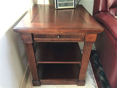 Pair Of Bassett Furniture John Elway Collection Wooden End Tables 22w