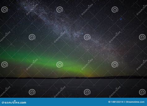 Aurora Boreal En Laponia Septentrional En Finlandia Foto De Archivo