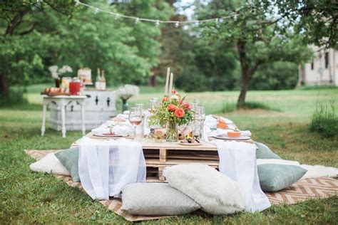 Romantic Outdoor Dining With Meijer Outdoor Dining
