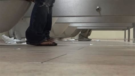 A site dedicated to upskirts, hidden cam shots, public nudity, voyeur and exhibitionist pics. Ladies Room Understall - voyeurzona