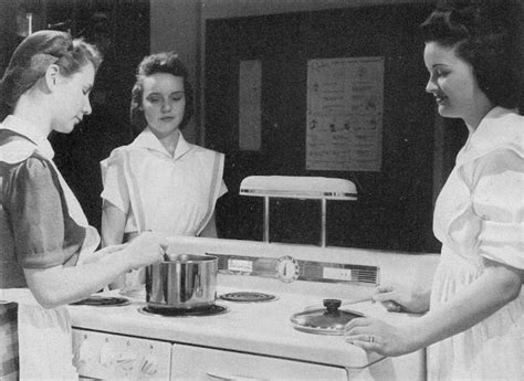 30 Fascinating Vintage Photographs Of Girls Home Economics Classes From