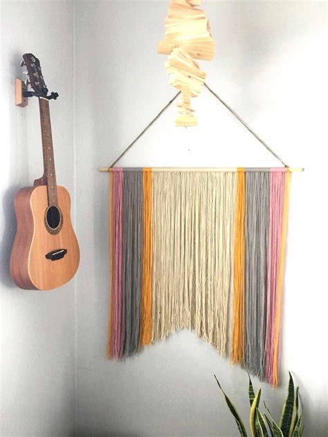 Simple Diy Yarn Wall Hanging For 10 Or Less Yarn Wall Hanging