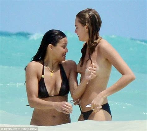 Gossip Celeb Zone Cara Delevingne Michelle Rodriguez Spotted Vacationing In Cancun