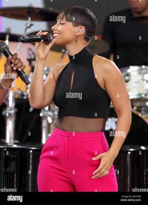 Us Singer Alicia Keys Performs Live On The Good Morning America