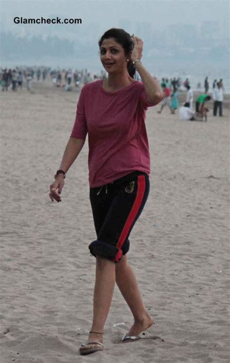 Celeb Spotting Shilpa Shetty Takes A Stroll On Juhu Beach — Indian