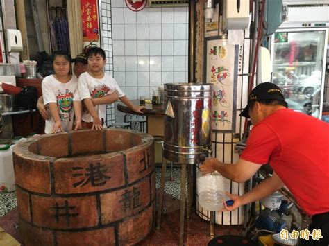 (), 塒(埘), , , , 溡(), 榯, (), , (), , , 鰣(鲥), , , 嵵, 蒔(莳), ,. 300年龍井 北港朝天宮民眾排隊取午時水 - 生活 - 自由時報電子報