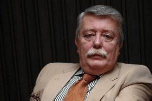 12.09.2018 16:02 saldırılarla amaçlarına ulaşamayacaklar. Aziz Üstel: Adnan Polat ve Adnan Sezgin futboldan anlamıyor!..