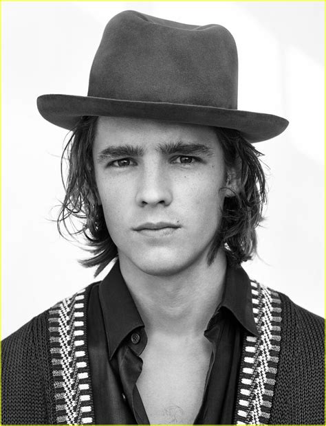 Pirates Brenton Thwaites Reveals What He And Johnny Depp Talked About On