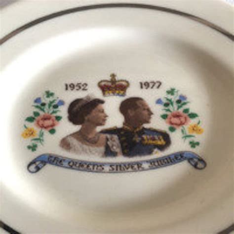 The Queen S Silver Jubilee Commemorative Plate Etsy