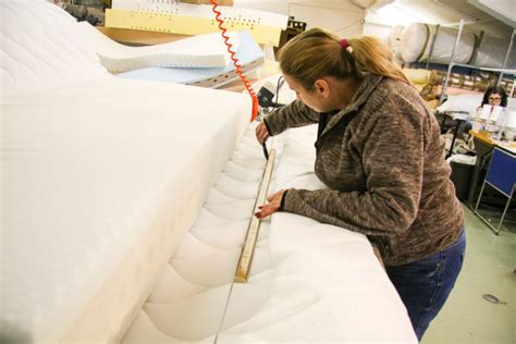 Eine matratze ist ein in der regel auf lattenroste oder unterfederungen gelegtes polster, das ein komfortables liegen ermöglicht. Matratzen-Anfertigungen nach Mass in Emmenbrücke