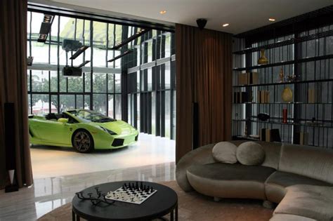 20 Cool Living Spaces Inside Of Garages Garages Luxury Garage