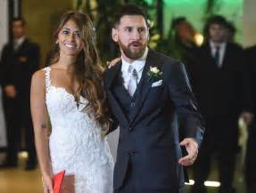 Messi and his wife antonella first met in lucas. Messi wishes Happy 2018 with pregnant wife Antonella ...