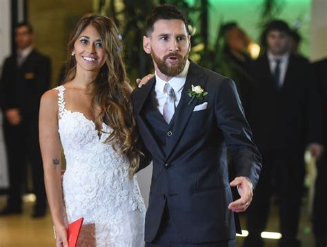Messi Wishes Happy 2018 With Pregnant Wife Antonella Roccuzzo Photos