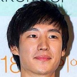 Lee je hoon is already off to a great start portraying this complex character! Who is Lee Je-hoon Dating Now - Girlfriends & Biography (2020)