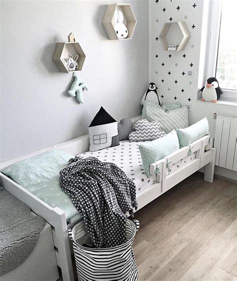 The bedrooms of these uber stylish children are lessons in judicious editing, inspired ideas, and damn good taste. Love this cute kids room design! #unisex #kidsroom # ...