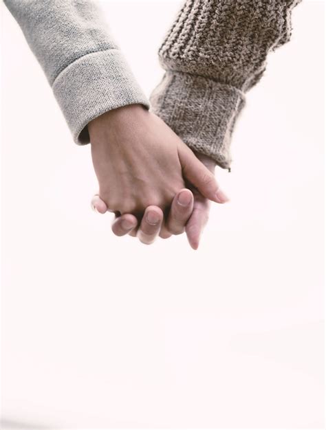 恋人と手をつなぐ（love握り）の写真素材 ぱくたそ