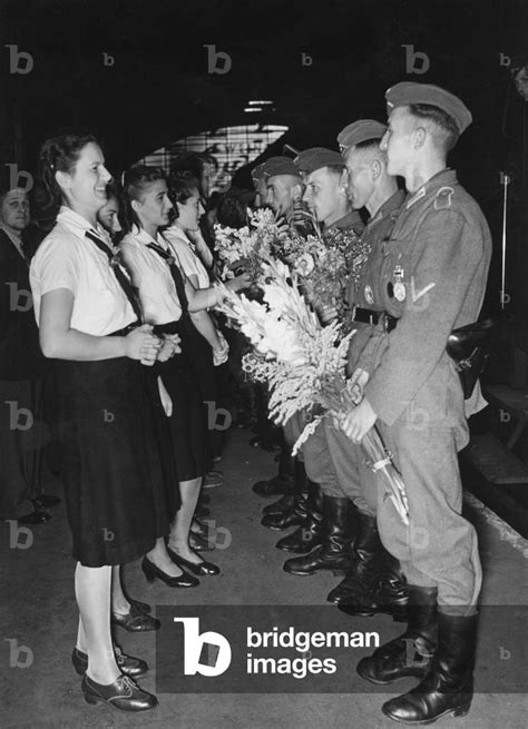 Image Of Bdm League Of German Girls Girl With Soldiers In Berlin