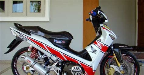 Biasanya warna hitam atau bronze. Modifikasi Motor Supra X125R Warna Hitam Putih - Pilihan ...