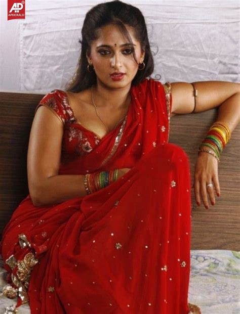 Actress Anushka Shetty Hot Navel Pics