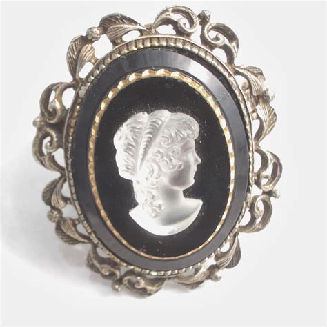 Brooches Pins Fashion Jewelry Cameo Brooch Pin Pendant Translucent White On Black Vintage