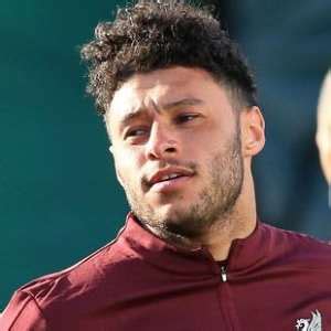 The edgar haircut (also known as the takuache haircut) is one of the more controversial haircut popular with latino and hispanic teenage boys and takuaches, it is basically the mexican version of the i guess if your name is a haircut, you have to get it. Alex Oxlade-Chamberlain Birthday, Real Name, Age, Weight ...
