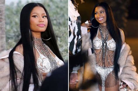 Nicki Minaj Turns Curvaceous Queen For Bikini Clad Video Daily Star