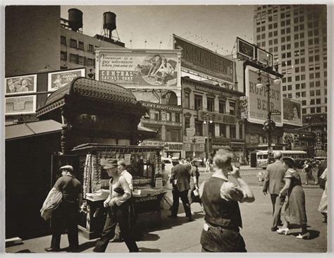 20 Famous Time Traveler Photos and Videos You Must Have Seen