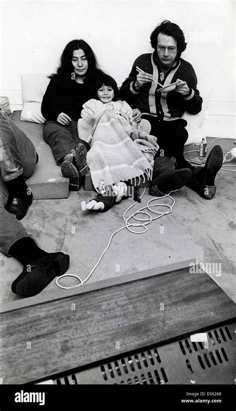 Artiste Yoko Ono Avec Son Mari Tony Cox Et Leur Fille Kyoko Chan Cox