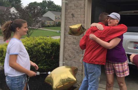 Ohio Neighborhood Celebrates Woman S Last Chemo Treatment With Surprise