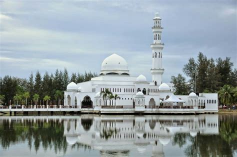 Travel guide resource for your visit to kuala terengganu. Masjid Terapung Masjid Tengku Tengah Zaharah Kuala ...